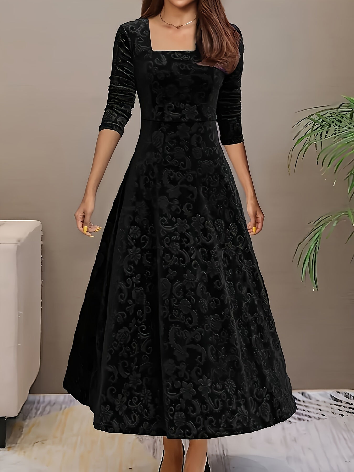 Robe en viscose pour femme VelvetBloom à col carré | Motif floral pour chaque saison