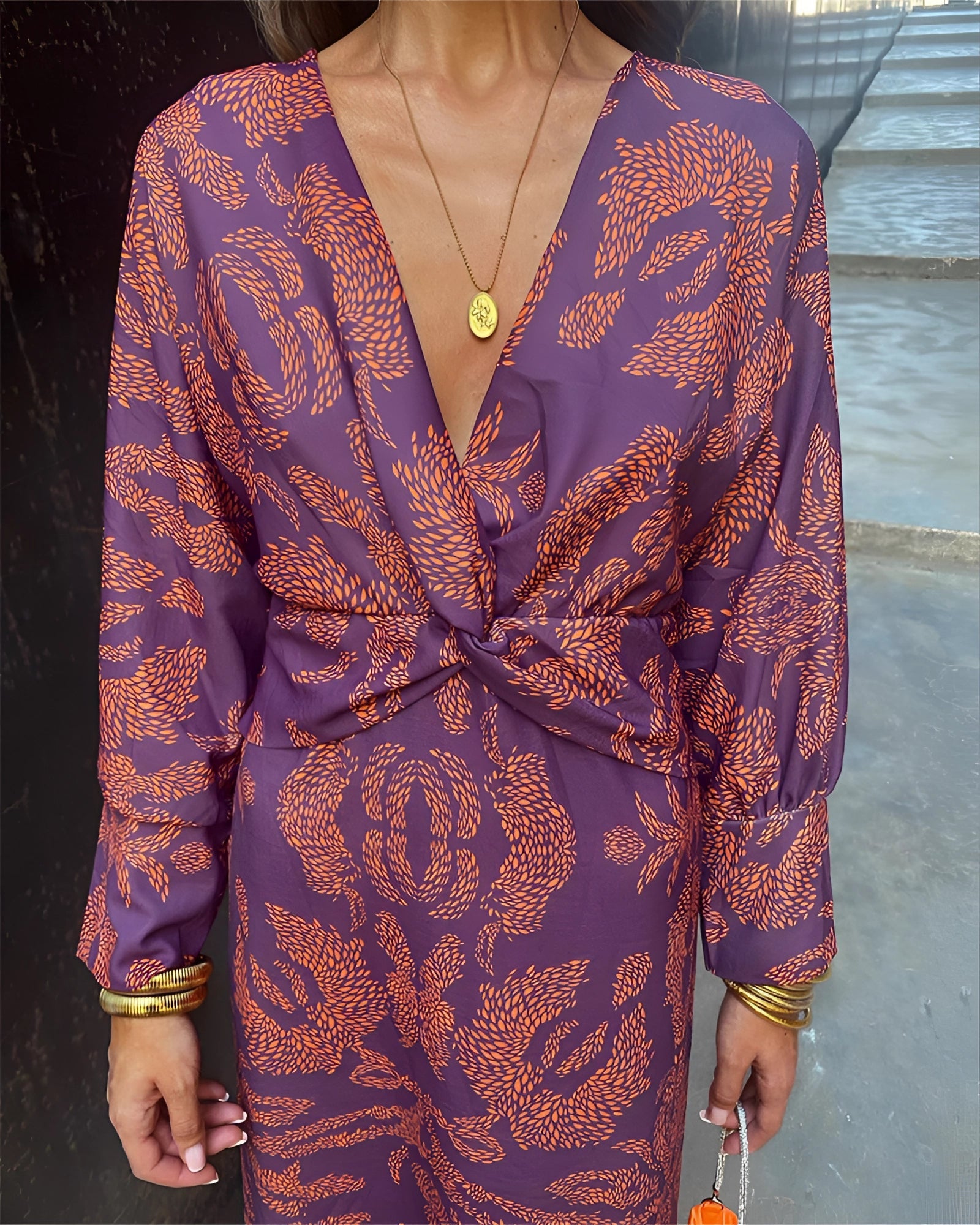 Robe midi pour femme FloralBloom | Col en V, manches longues | Mode d'automne en bleu, vert et rouge