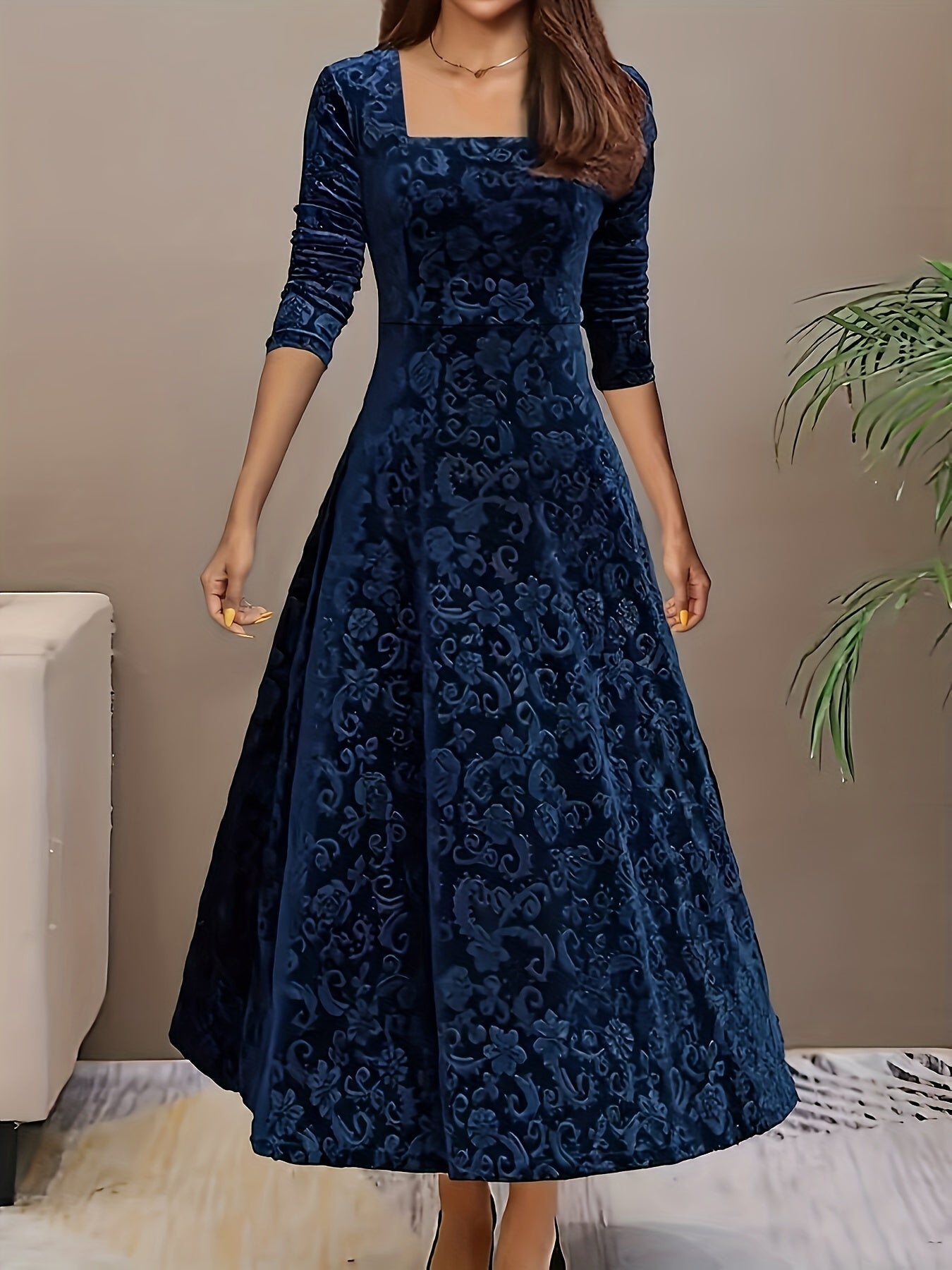 Robe en viscose pour femme VelvetBloom à col carré | Motif floral pour chaque saison
