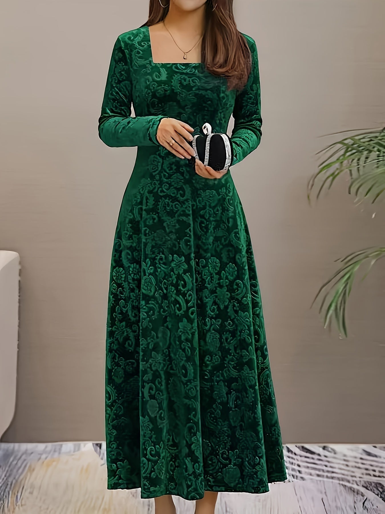 Robe en viscose pour femme VelvetBloom à col carré | Motif floral pour chaque saison