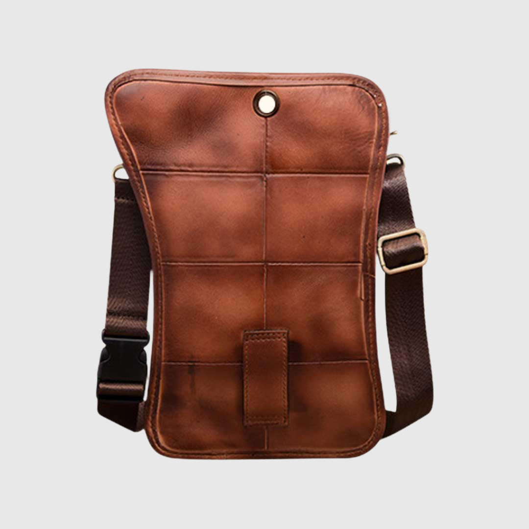 Dominator Leg Bag | Leather bag for motorcyclists | Practical and robust
